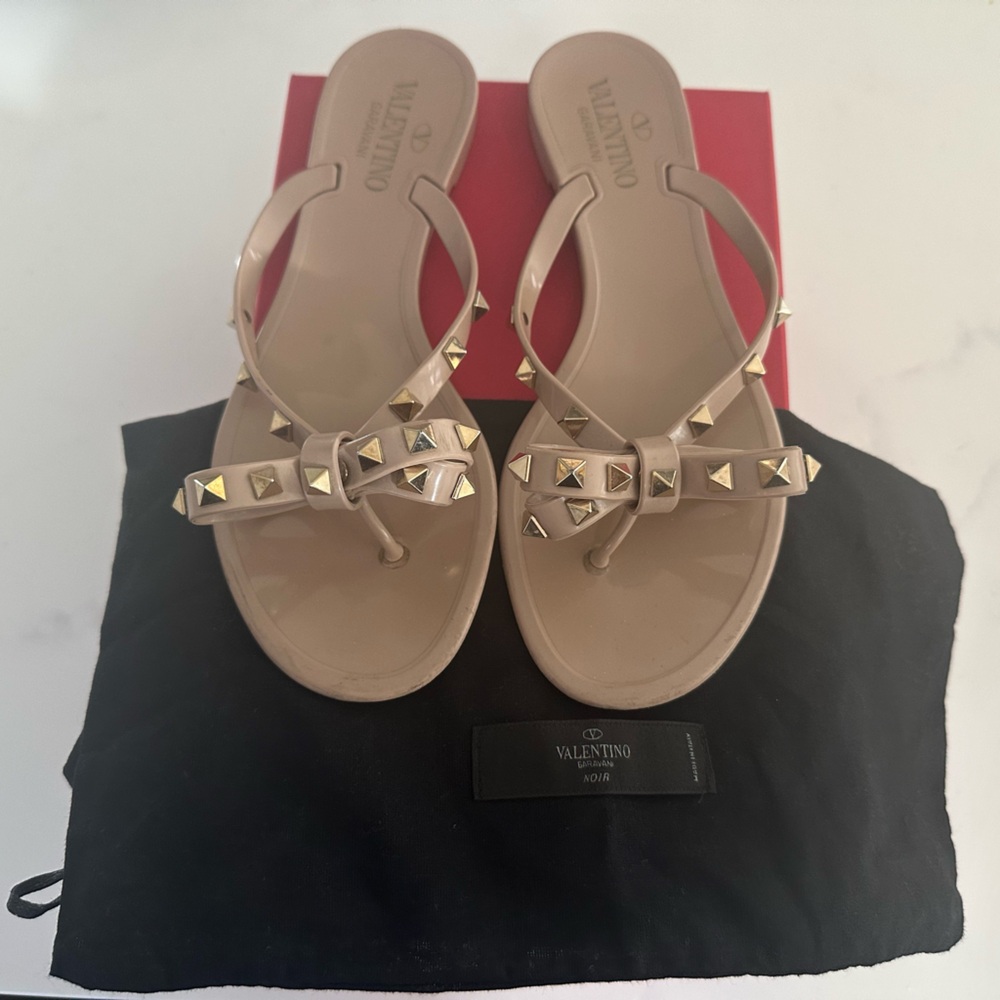 Valentino Garvani flip flop rockstud